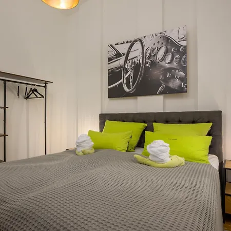 Sweethome - Luxus Pur - Grosse Kueche, Terrasse, Stellplatz, Wifi Halle  Exterior photo