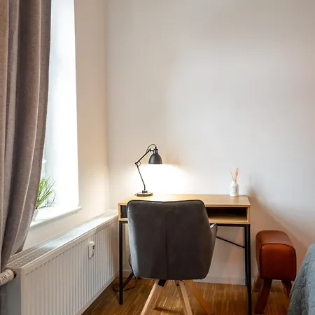 Sweethome - Luxus Pur - Grosse Kueche, Terrasse, Stellplatz, Wifi Halle  Exterior photo