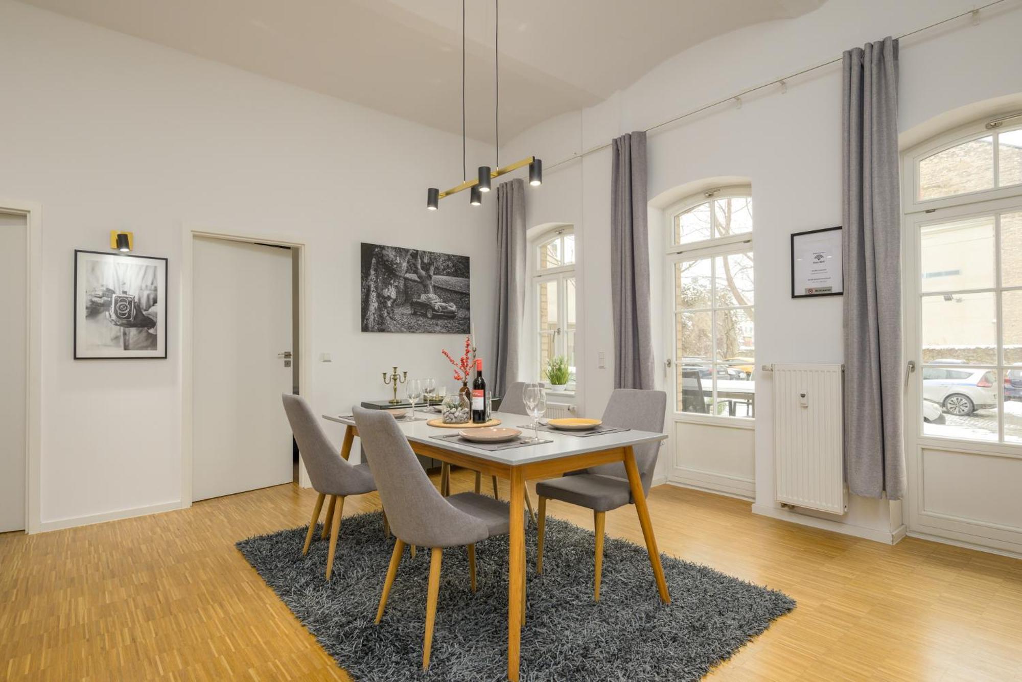 Sweethome - Luxus Pur - Grosse Kueche, Terrasse, Stellplatz, Wifi Apartment *
