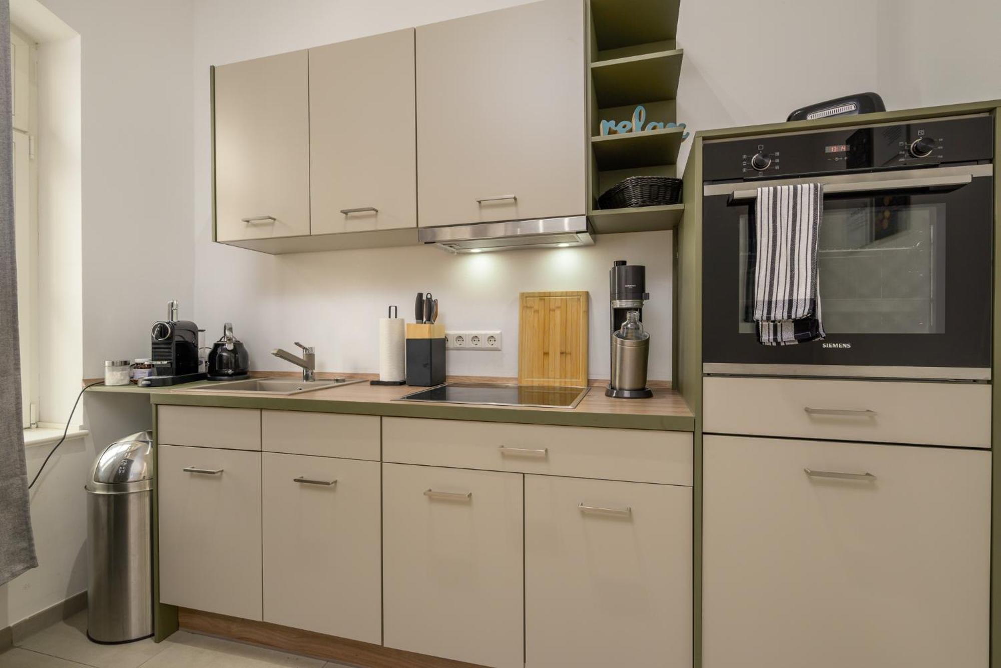 Sweethome - Luxus Pur - Grosse Kueche, Terrasse, Stellplatz, Wifi Apartment *